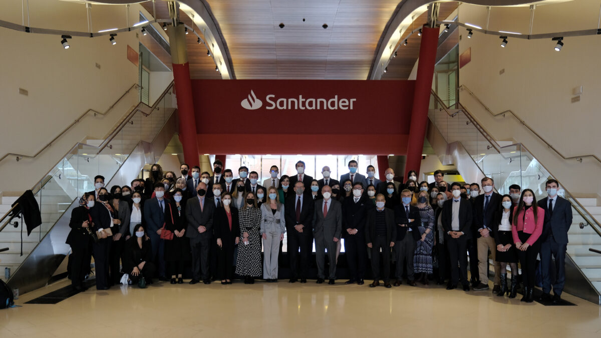 Foto de grupo con las ediciones de España, México, Marruecos y Chile del Máster