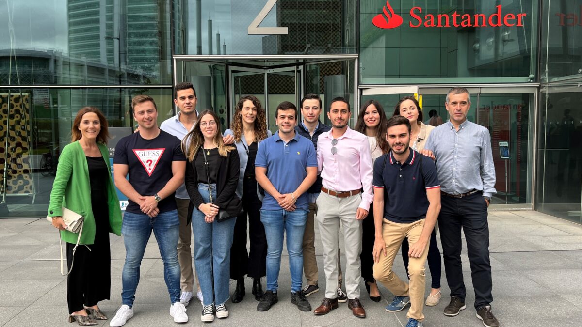 Alumnos del Máster en Banca y Mercados en la sede de Santander UK