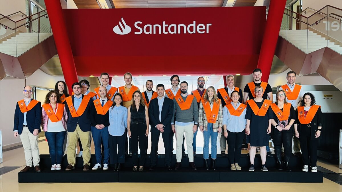 SANFI, Universidad de Cantabria y Santander clausuran la XXII edición del Experto en Formación Económica para Profesionales Bancarios