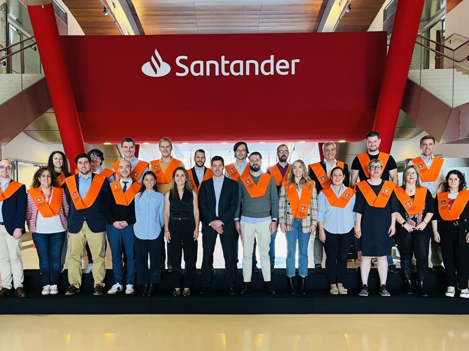 SANFI, Universidad de Cantabria y Santander clausuran la XXII edición del Experto en Formación Económica para Profesionales Bancarios