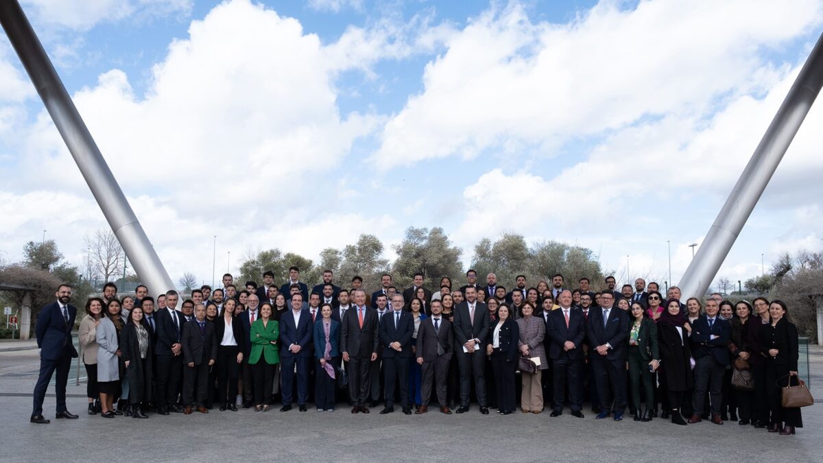 Foto de familia del encuentro internacional del Máster 2023
